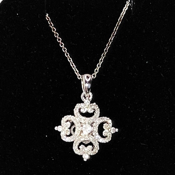Sterling Silver Diamond Pendant Necklace (1/3 ct. tw.) - Picture 15 of 16